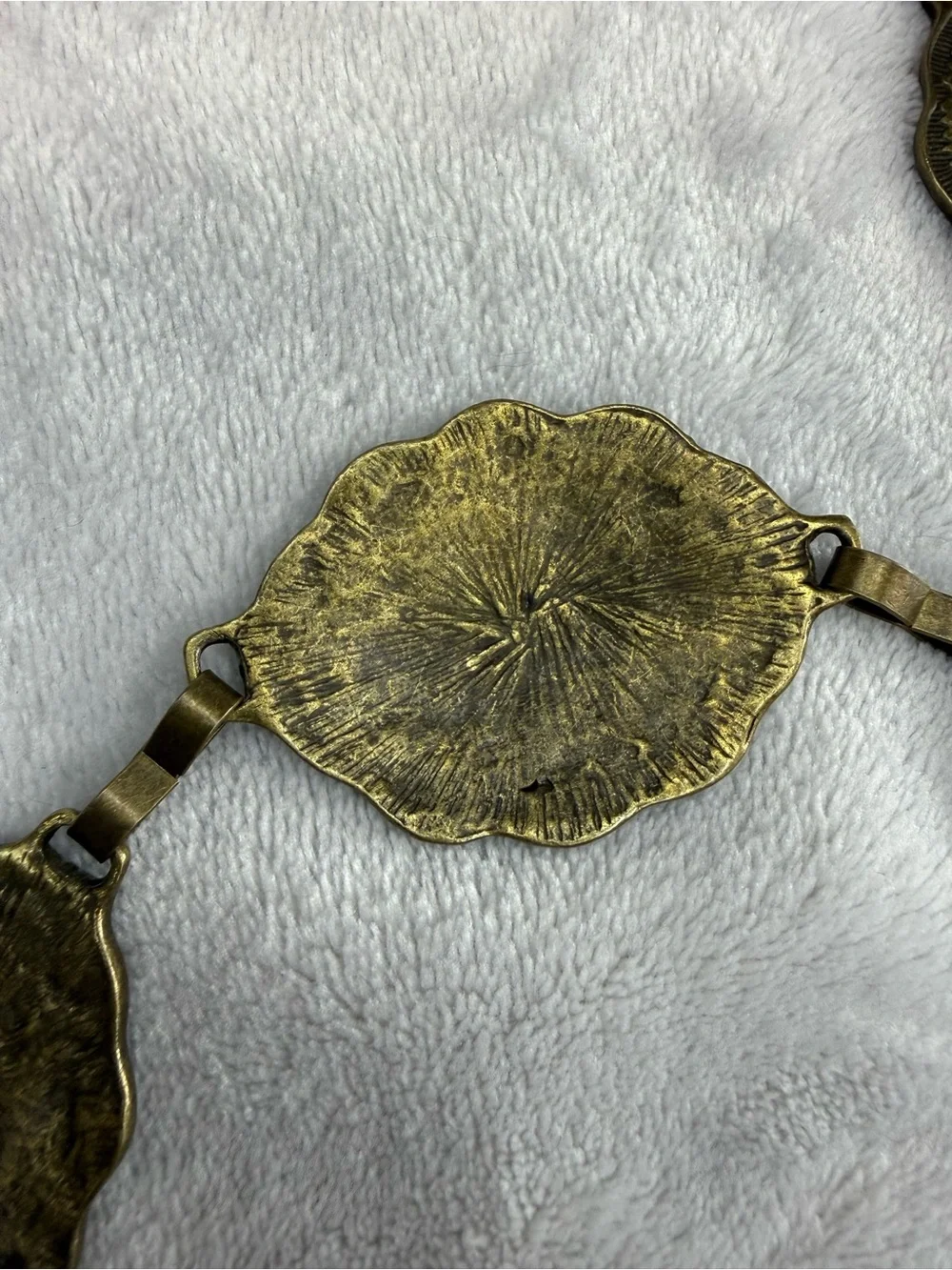 Vintage-Inspired Oval Medallion Chain Belt - Gold Tone